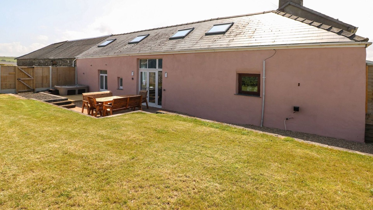 Haverfordwest Cottage | Y FELIN, pet friendly, character holiday cottage in Letterston