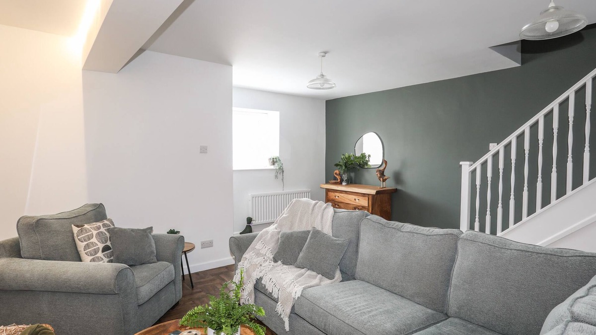 Newborough Cottage | Y GOEDWIG, pet friendly, with a garden in Newborough