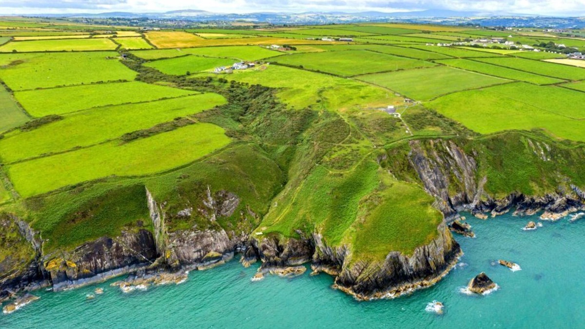 Felinwynt Cottage | Y LLaethdy - 2 Bedroomed Farm Cottage with Stunning Coastal Views