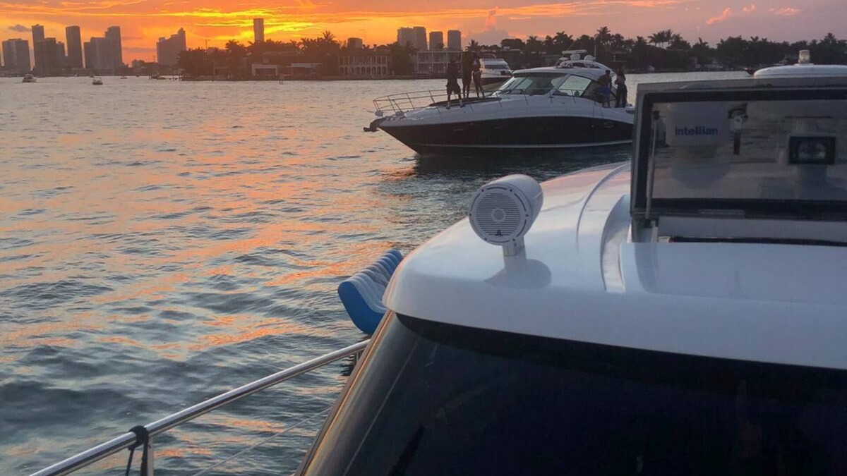 Hallandale Beach Boat Rental | Yacht Austin Parker 42 "Open