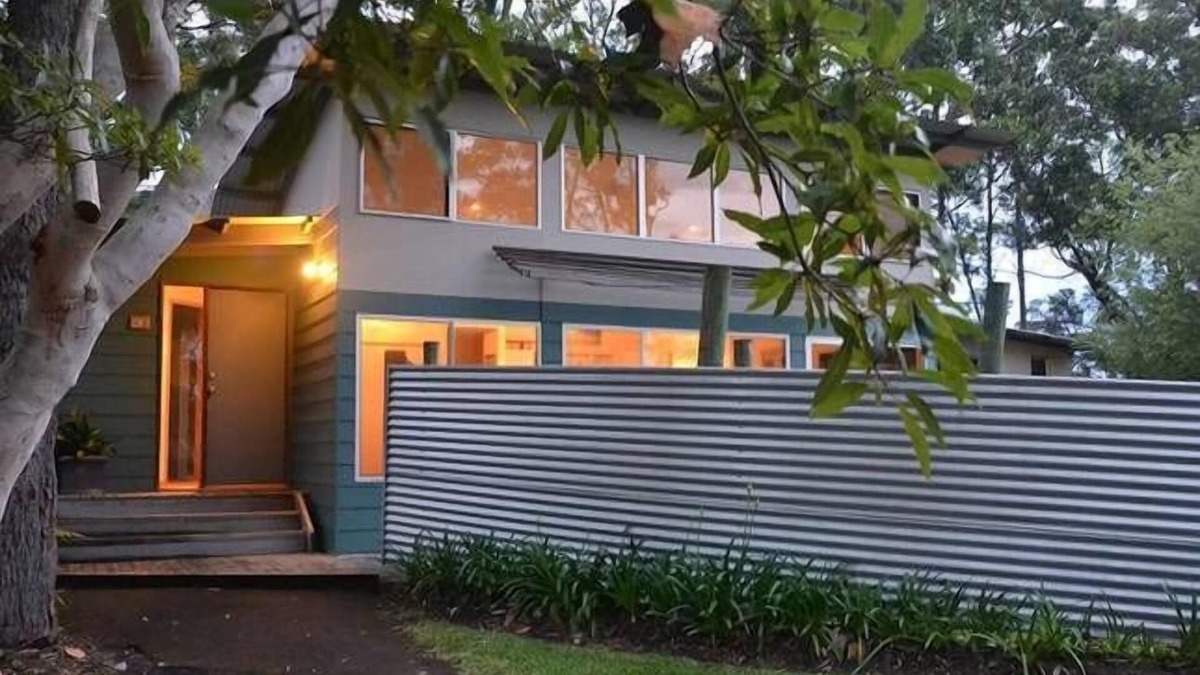 Erowal Bay House | Yacht Club - Holiday House (near Hyams Beach)