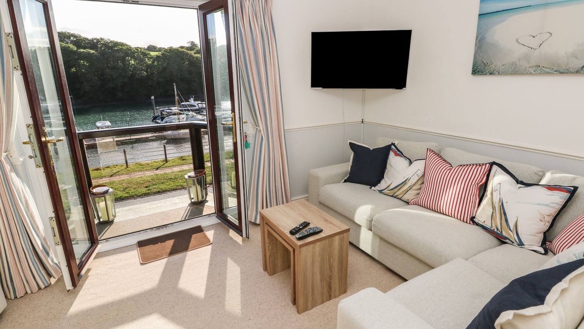 Neyland Cottage | YACHT HAVEN VIEW, pet friendly, country holiday cottage in Neyland