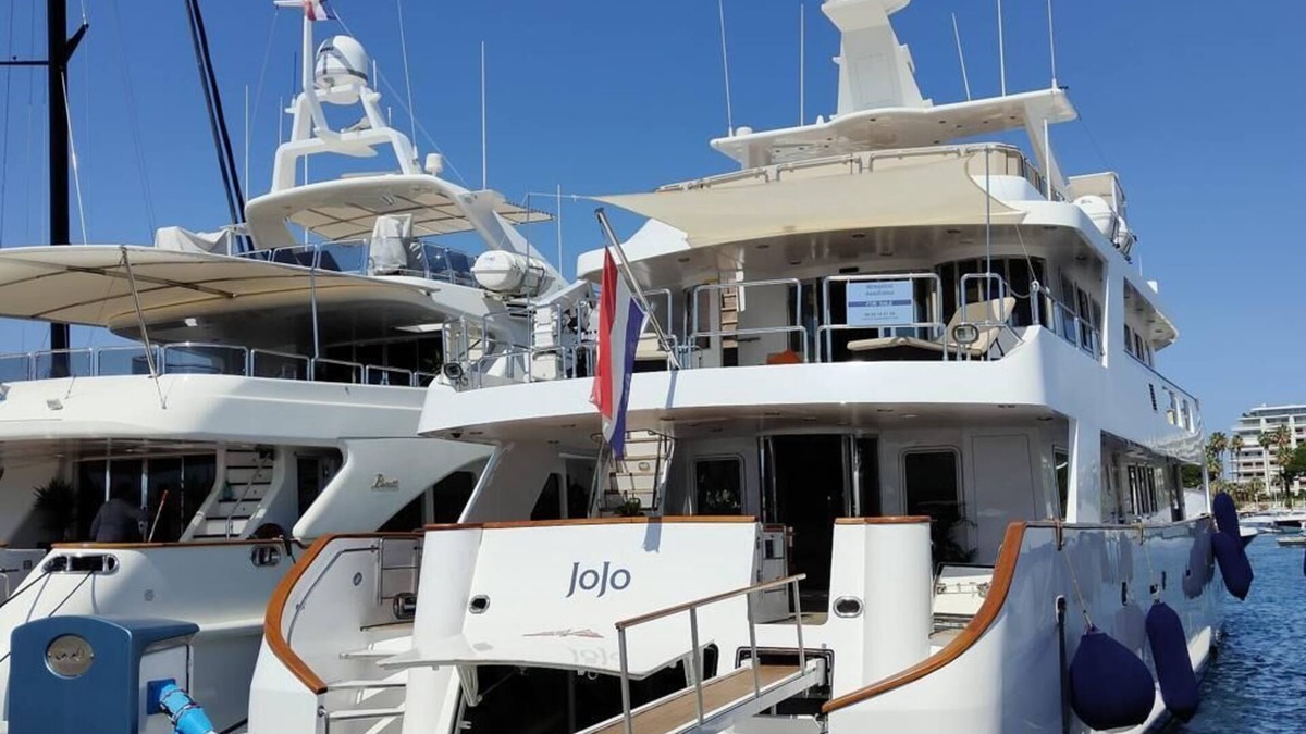 Cannes Old Town Boat Rental | Yacht JoJo