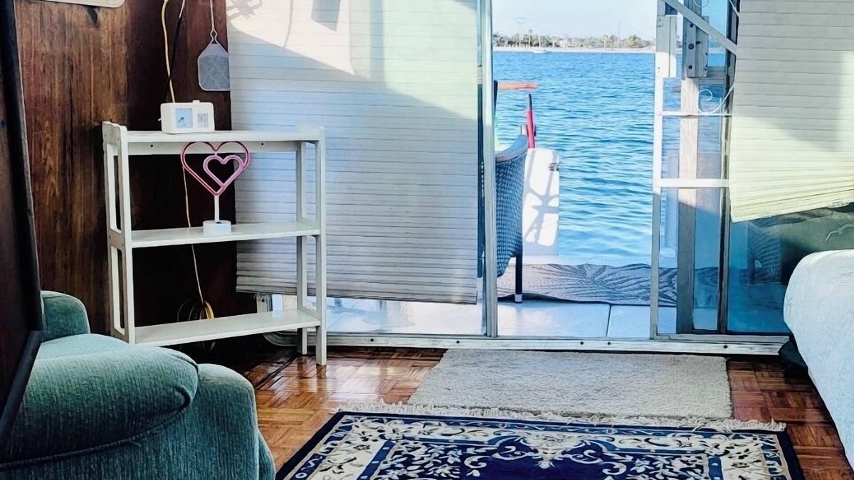 Whitney Beach Boat Rental | Yacht Time