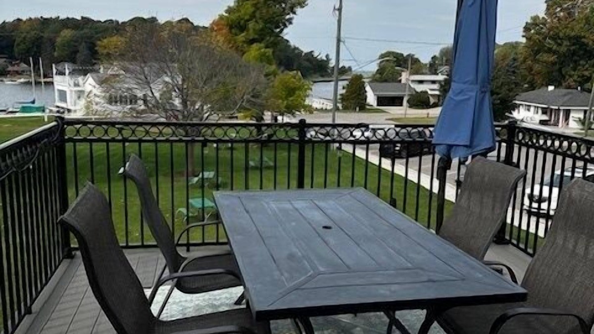Pentwater Apartment | Yacht View Overlooking Pentwater Lake