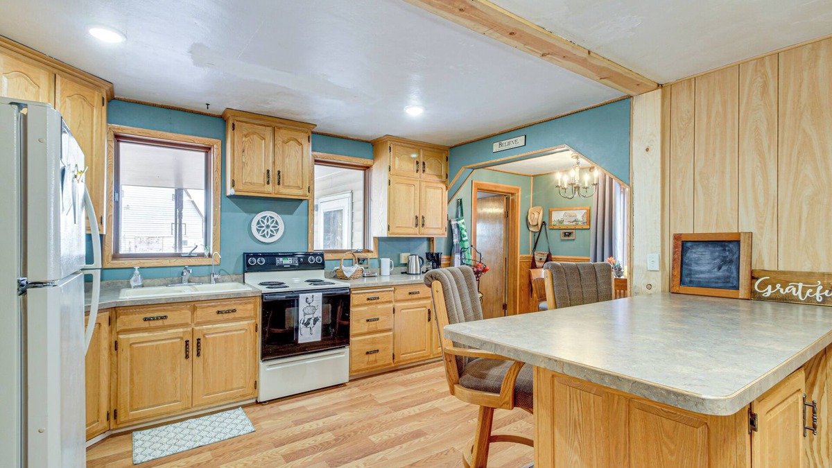 Todd County House | Yahweh Ranch & Indoor Arena: Horse Lovers Retreat