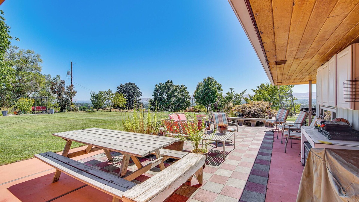 Yakima Apartment | Yakima Wine Country Retreat w/Scenic Valley Views