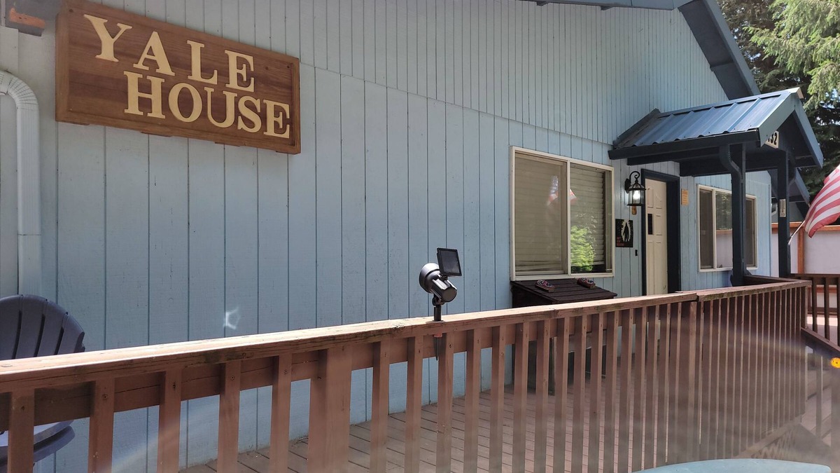 Cougar House | YALE House -Mt St Helens/Yale Lake Retreat