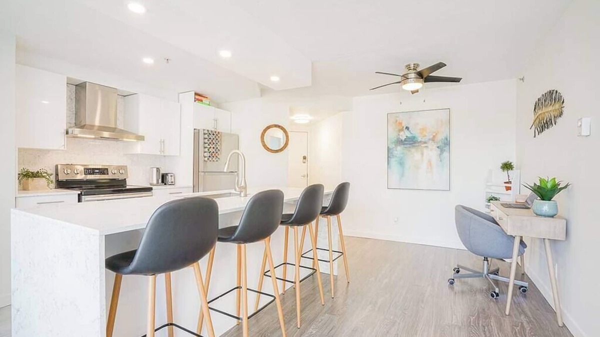 Downtown Vancouver Apartment | Yaletown Gorgeous Unit Steps from the Beach