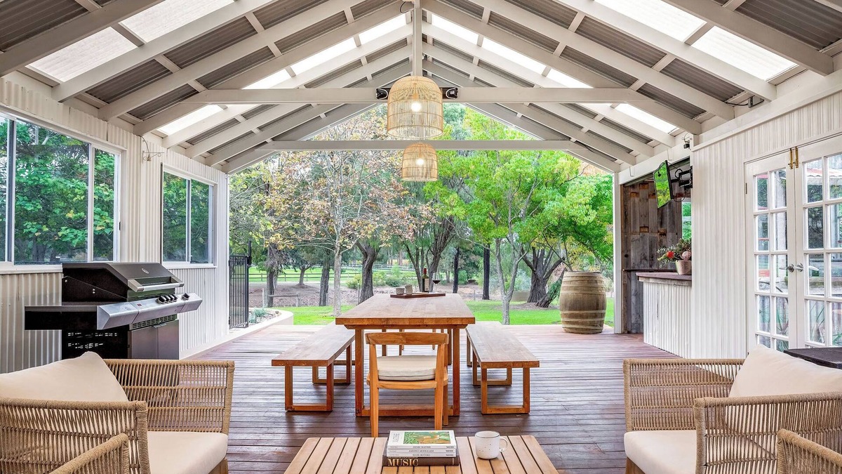Yallingup Siding House | Yallingup Homestead - Lakeside Rural Retreat