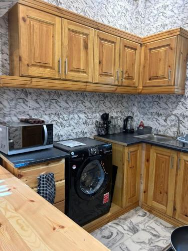 Serrekunda Apartment | Yamou,shona and yafatou