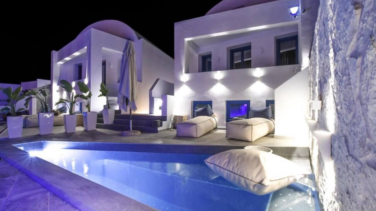 Monolithos House | Yang Villa in Monolithos Beach, next to Fira, close to airport
