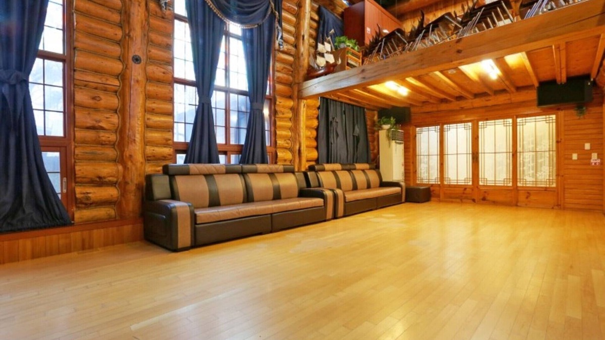 Gangsang House | Yangpyeong Gureume Dalgadeusi Pension
