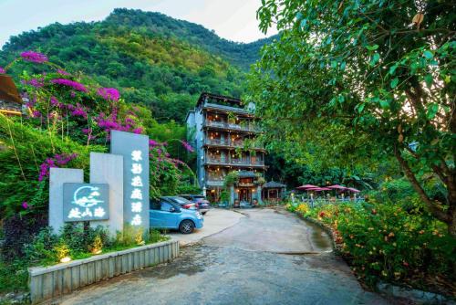 Yangshuo Hotel | Yangshuo FlowerTree Courtyard - Traditional Chinese style