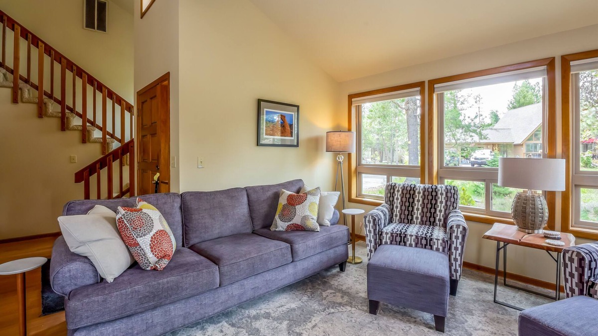 Deer Park House | YANK01 - Cozy Home, Gas Fireplace, Dog Friendly