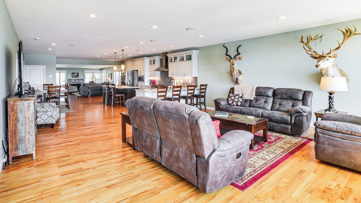 Yankton House | Yankton Vacation Home w/Hot Tub & River Views