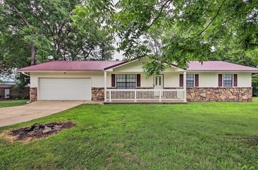 Grove House | Yard and 15 Boat Slip Waterfront Grove Getaway