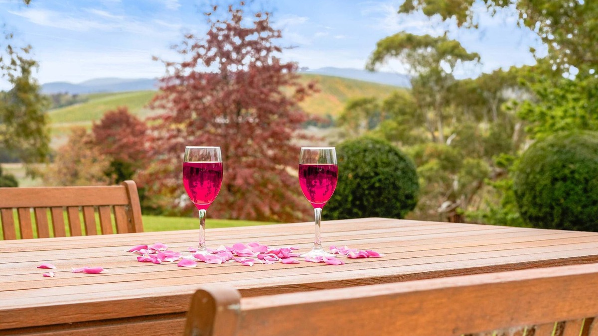 Dixons Creek House | Yarra Valley 2BR Lux Vineyard Retreat