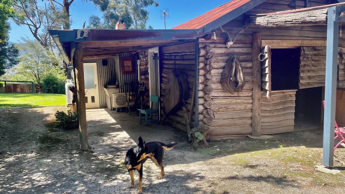 Yarra Junction Cabin | Yarra Valley log cabin