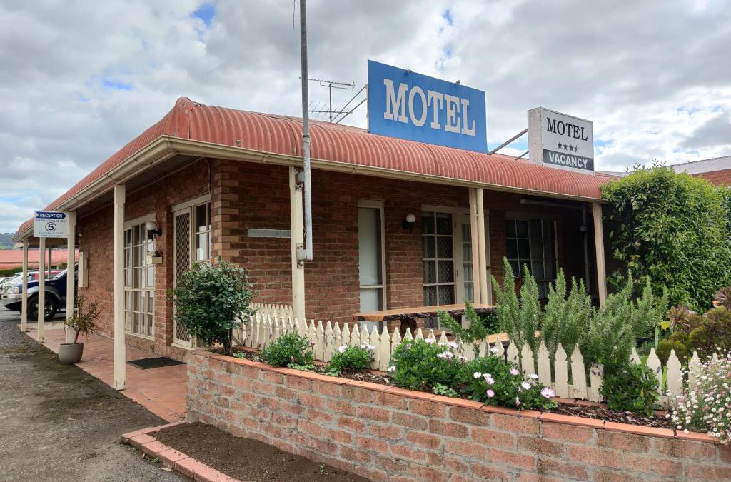 Yarragon Hotel | Yarragon Motel