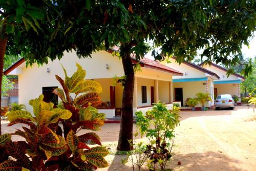 Pasikuda House | Yaswi Guest House