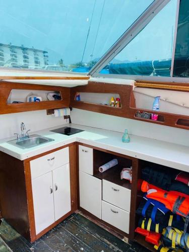 Marina Vallarta Boat Rental | Yate aymar