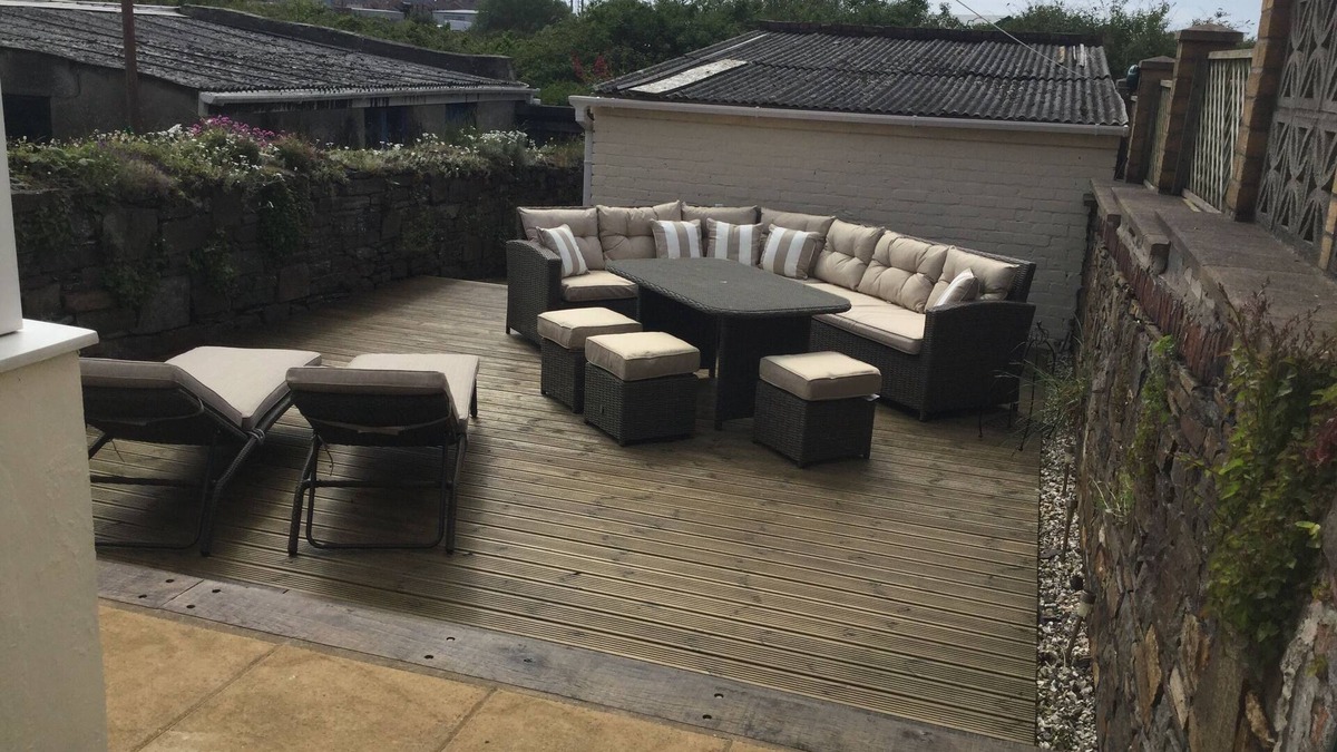 Llanelli House | Yazelle town house