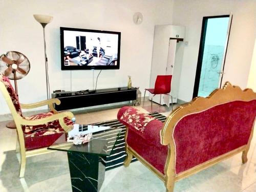 West Coast Division Apartment | Yazmin Studio Residence