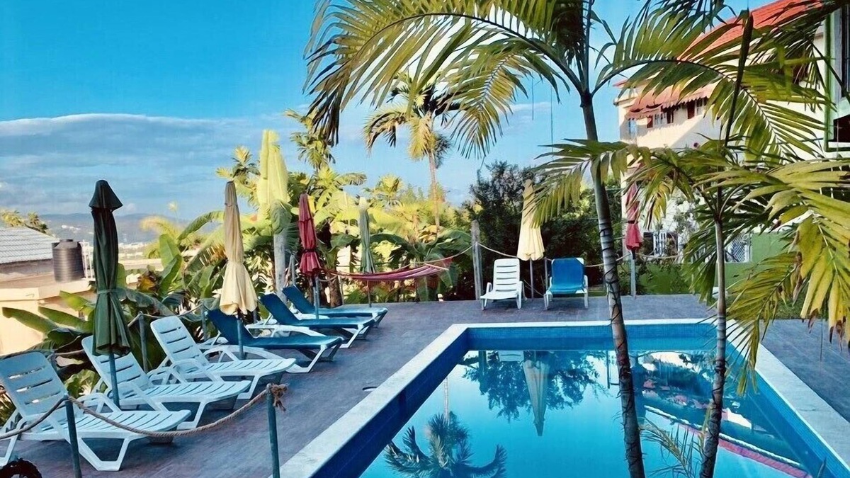 West Gate Hills Apartment | YD Rooftop Lounge ocean view salt water pool with mountain view large 2bdrm