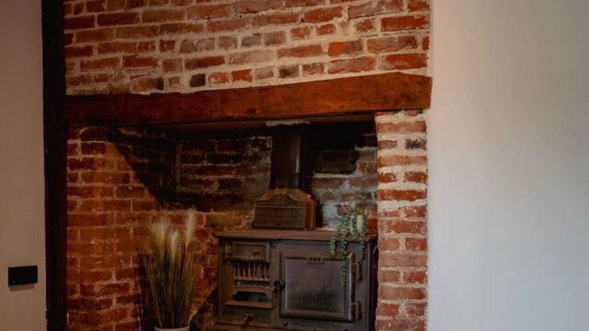 Sittingbourne House | Ye Old Shop - Milton - Sleeps 12