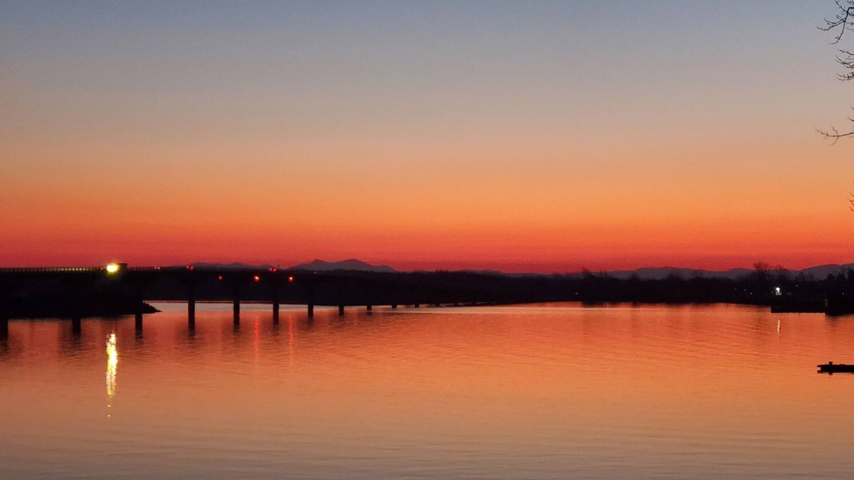West Swanton House | Year-Round: Amazing Sunrises, 150ft Shore, Private Boat Launch/Dock, Hot Fishing