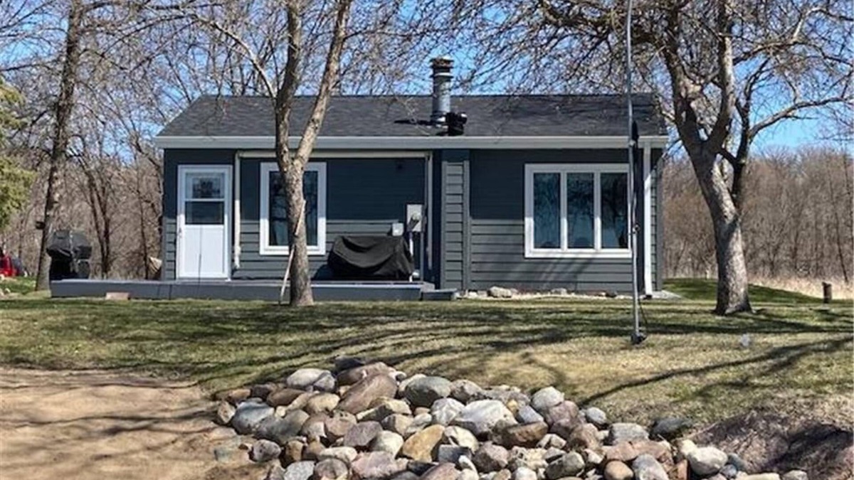 Ortonville Cabin | Year round cabin on level lot with dock