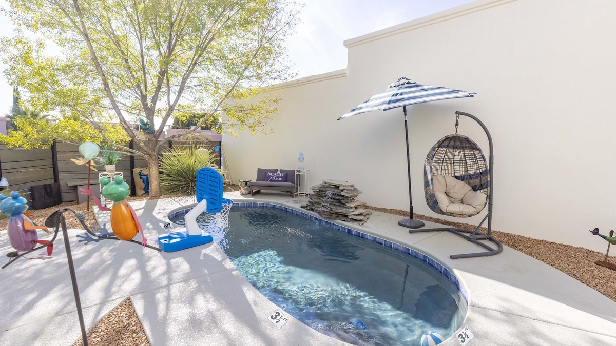 Las Cruces House | Year Round Heated Pool, Hot Tub, Pet Friendly