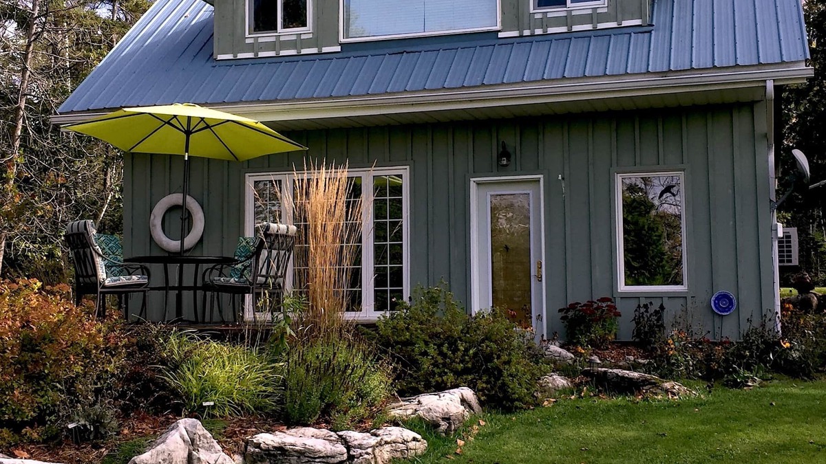 Manitoulin District Cottage | Year-Round Kagawong Lakeside Cottage Rental - The Nuthatch STAR 2023-02 license