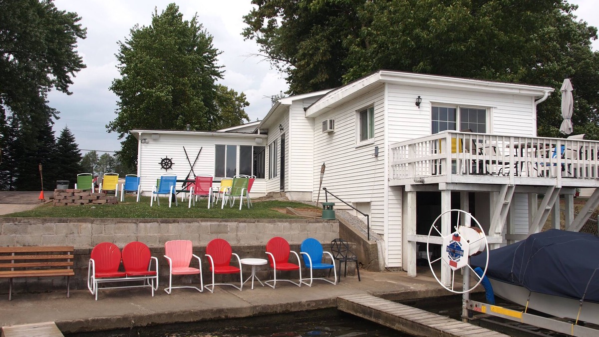 Monticello House | Year round Lake home w/wonderful frontage, nice yard w/fire pit, home theatre