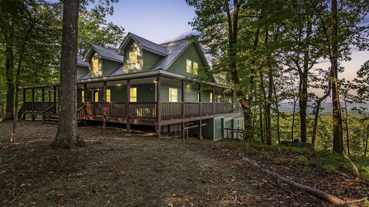 Ranger Cabin | Year Round Mtn View + EV Charger + Hot Tub + Firepit
