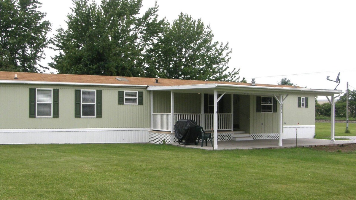 North East House | Year Round Vacation Rental near Erie, PA. Come for the Fishing and Wineries