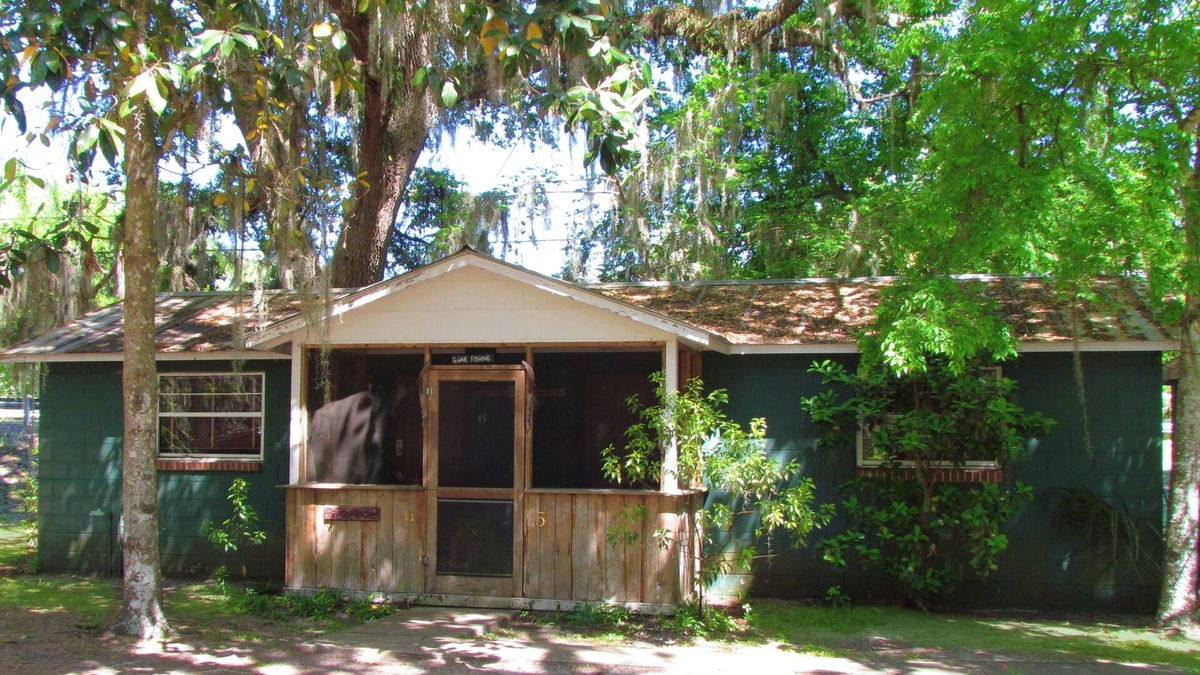 Cross Creek Cabin | Yearling Restaurant and Cabins