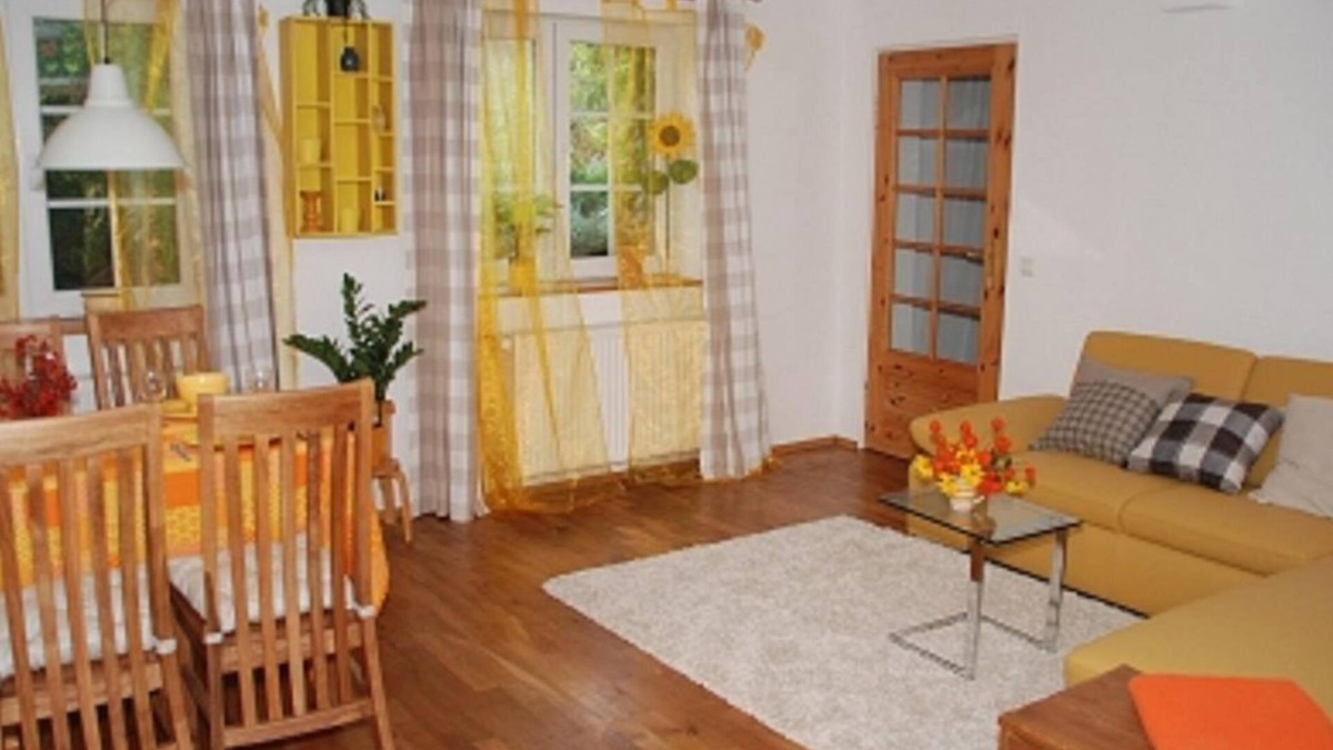 Overath Apartment | Yellow apartment - Casa Christallina
