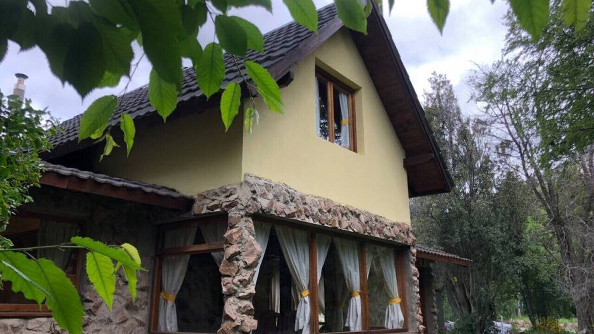 Villa Arelauquen Cabin | Yellow Cottage Duendes Del Maiten