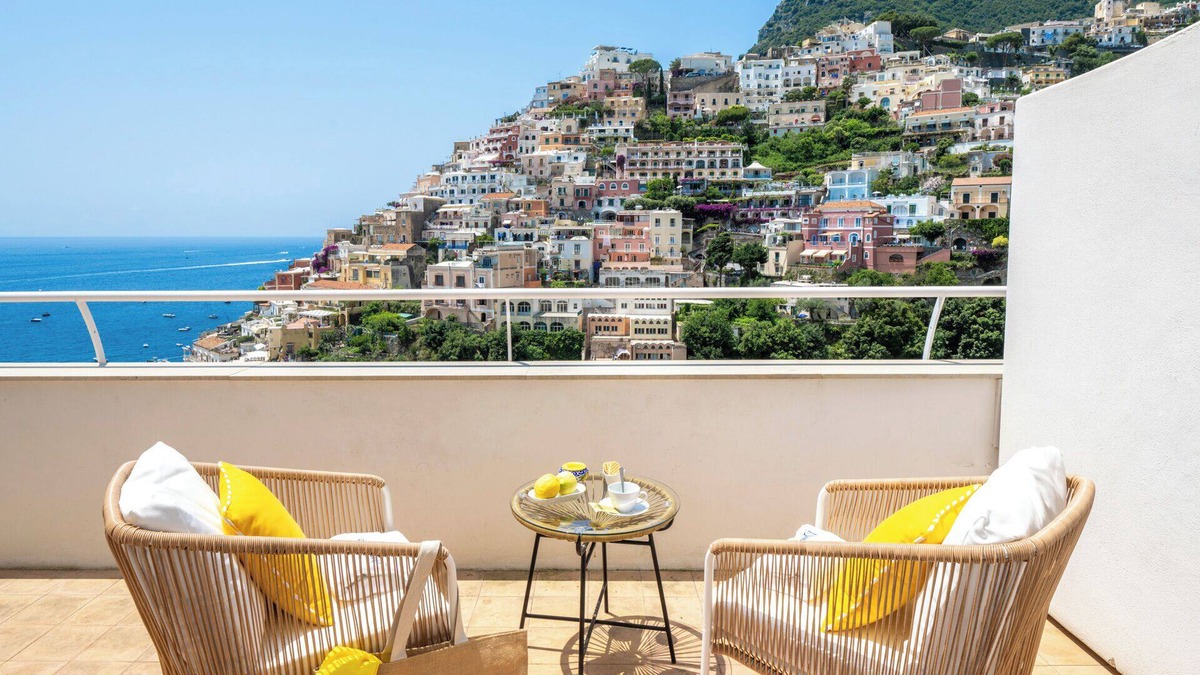 Positano City Centre House | YELLOW CASA DAMA In the Center of Positano with beautiful view