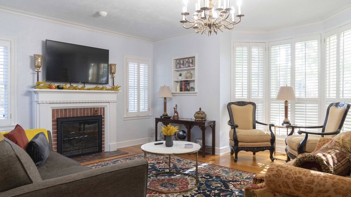 Amarillo House | Yellow Cottage Home Close to I-40 and I-27
