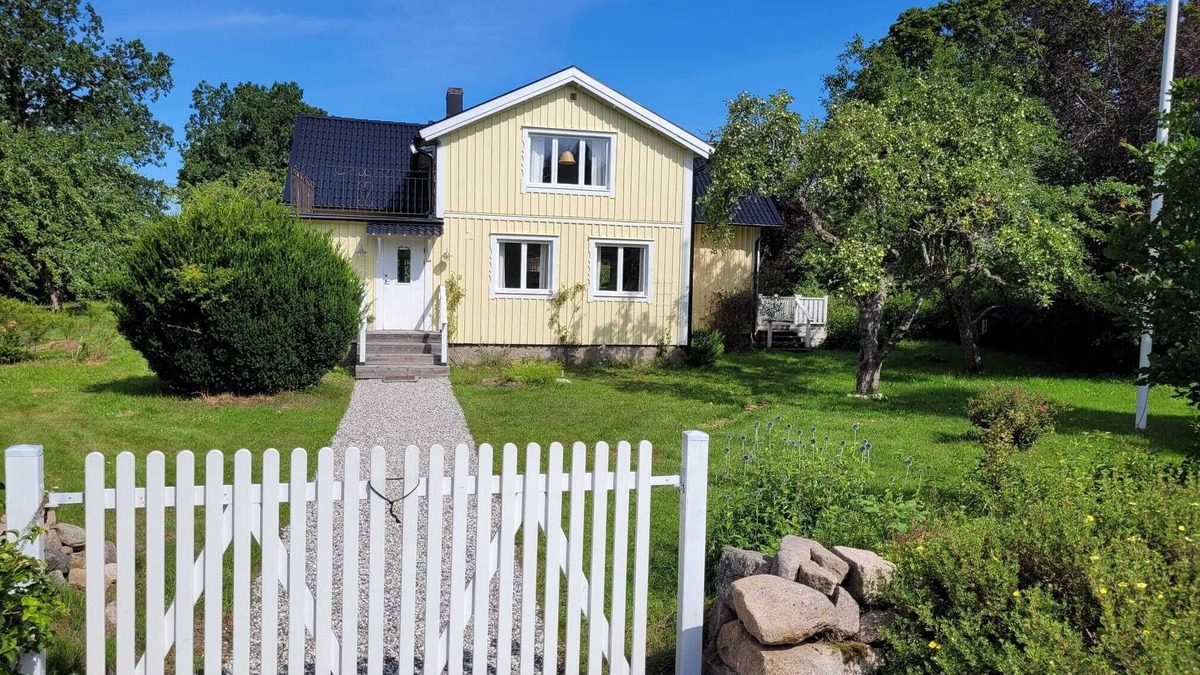 Troxhult Villa | YELLOW COUNTRY HOUSE IN WONDERFUL SMÅLAND