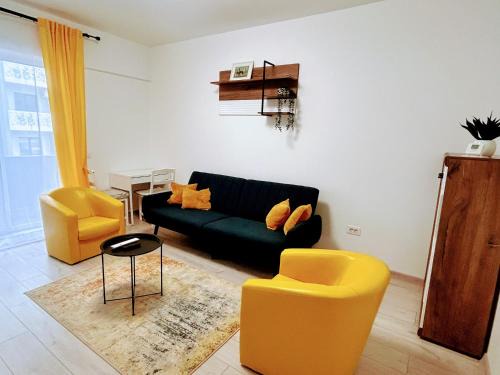 Nord-Est Apartment | Yellow Dawn Modern Flat in Quiet Area with Garage Parking and Self Check-In