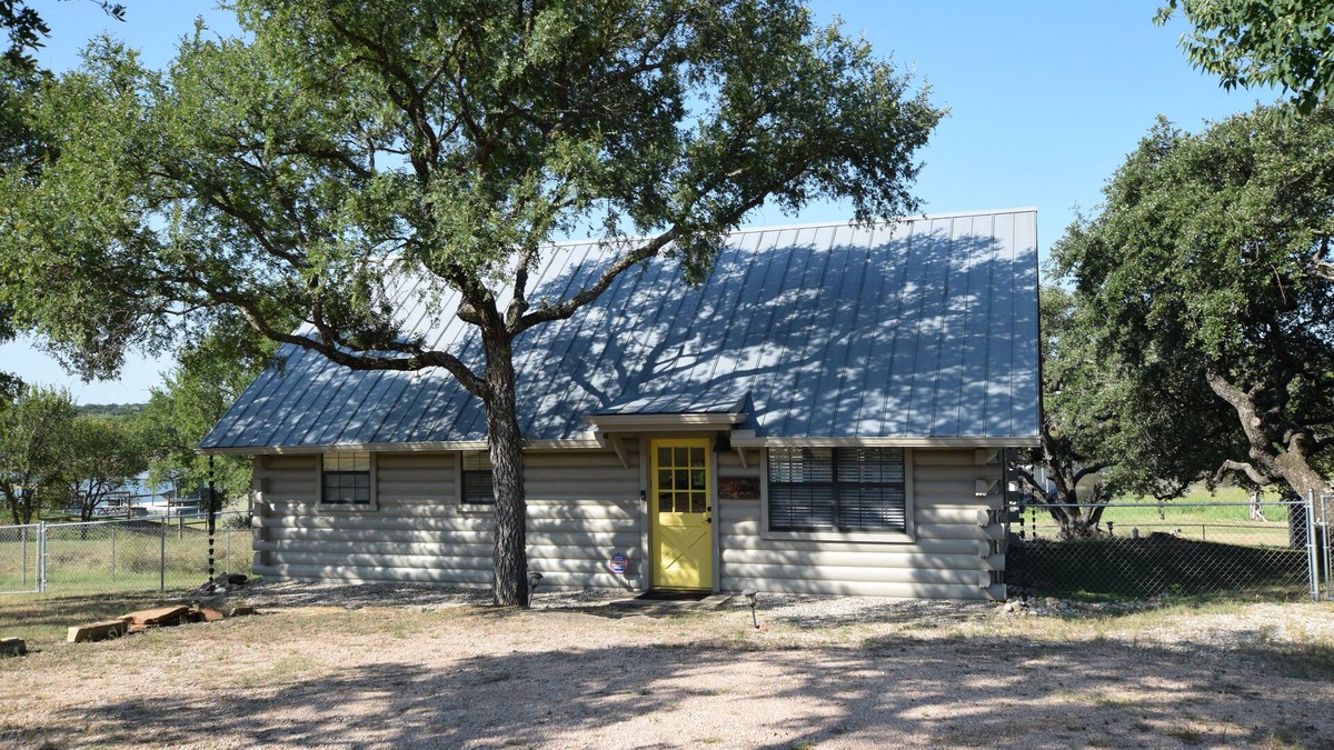Burnet Cabin | Yellow Door Cabin-Cozy Cabin at Lake Buchanan!