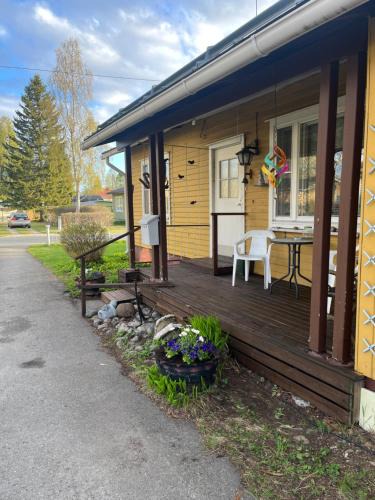 Kemi Apartment | Yellow dream house - 3 min from highway, sauna, big private parking