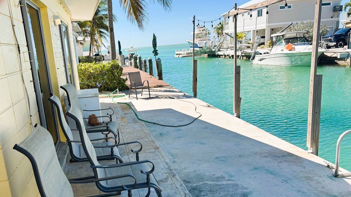 Little Venice House | Yellow Fin Ocean front Breezes (M#11)