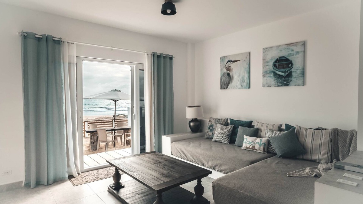 Puerto Villamil House | Yellow Heron House - Comfortable beachfront house