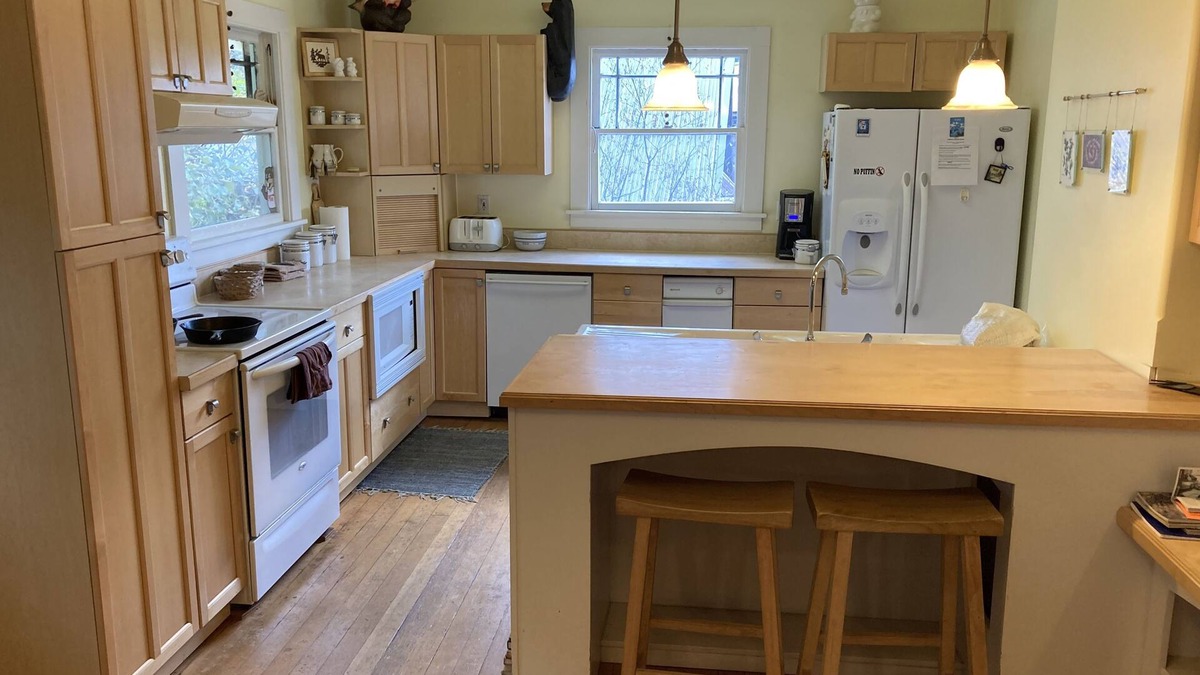 Cordova Cabin | Yellow House Adventure Lodge