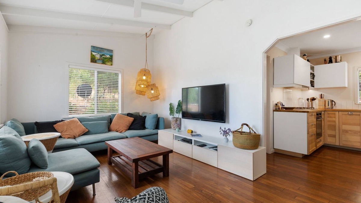 Gracetown House | Yellow House Gracetown ~ A Peaceful Beach house with Ocean Views